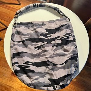 Black/grey camo tote